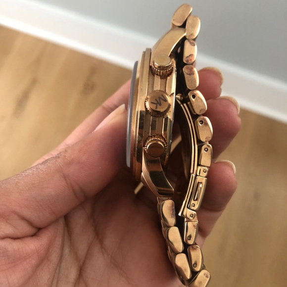 Michael Kors "Watch Hunger Stop" Watch - Picture 3 of 6